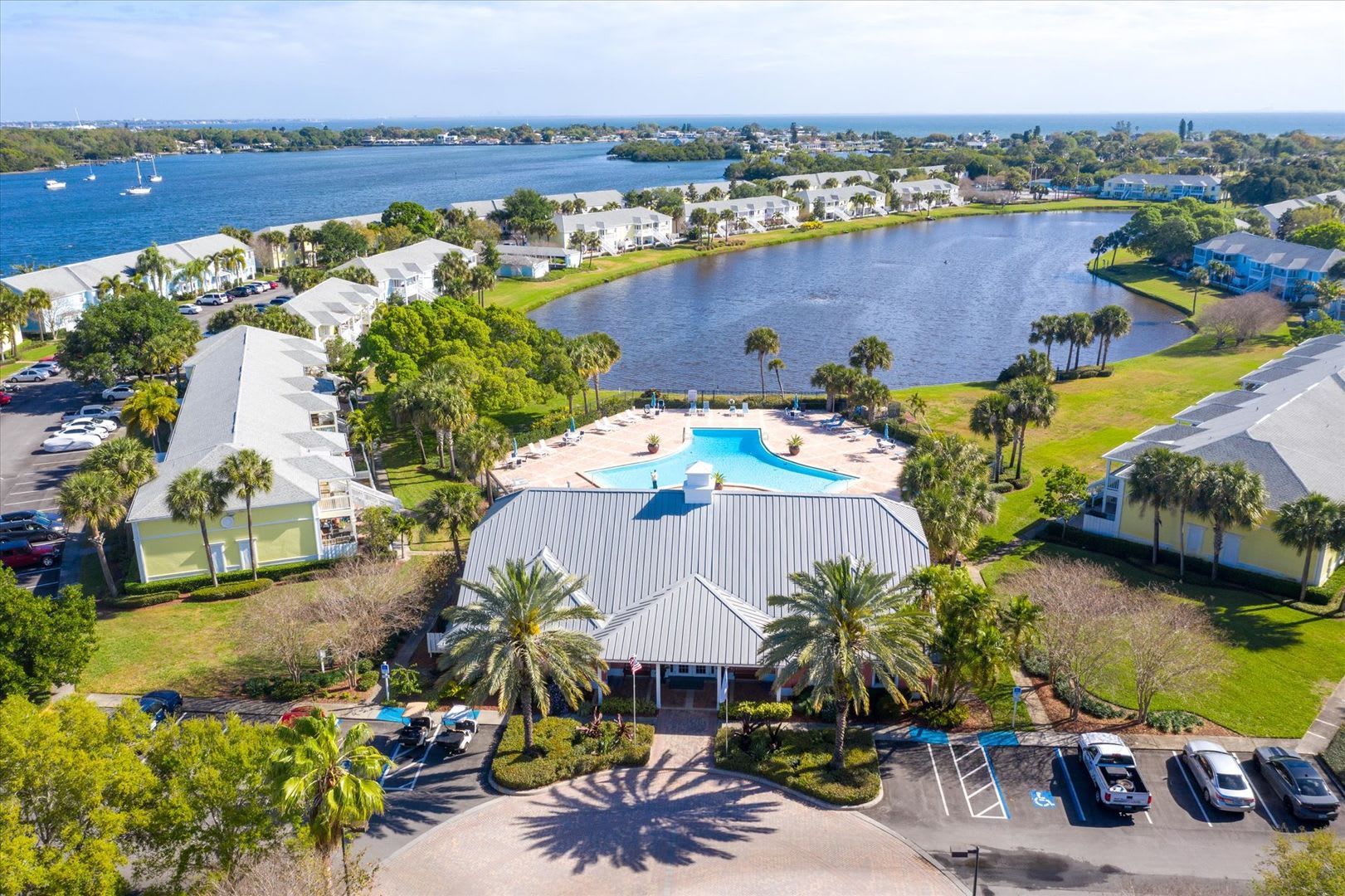 102 Pompano Dr SE – photo 1