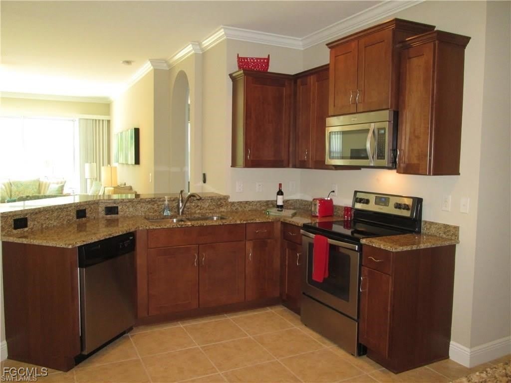 10702 Cetrella Drive – photo 5