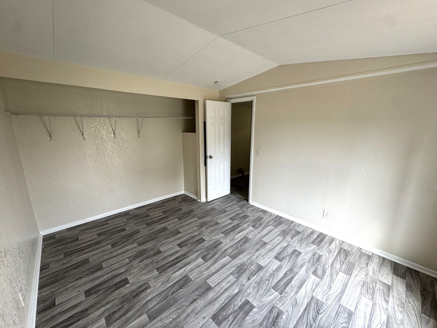 Remodeled 2BR/1BA Mobile Home with Huge Covered Porch! – photo 5