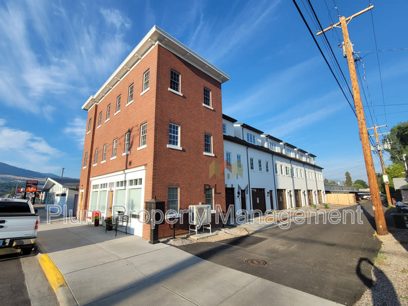 2023 South Higgins Avenue – photo 1