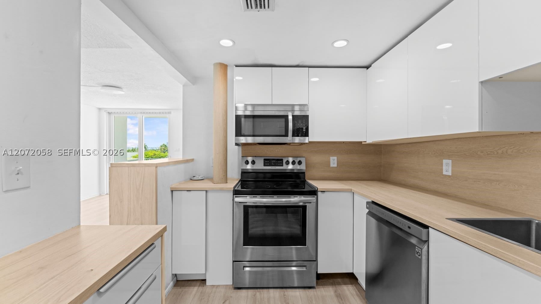 1145 Normandy Dr – photo 3