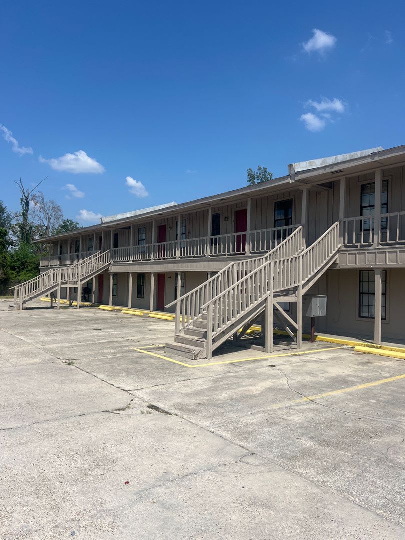 Sulphur- 1 Bedroom 1 Bath Apartment – photo 1