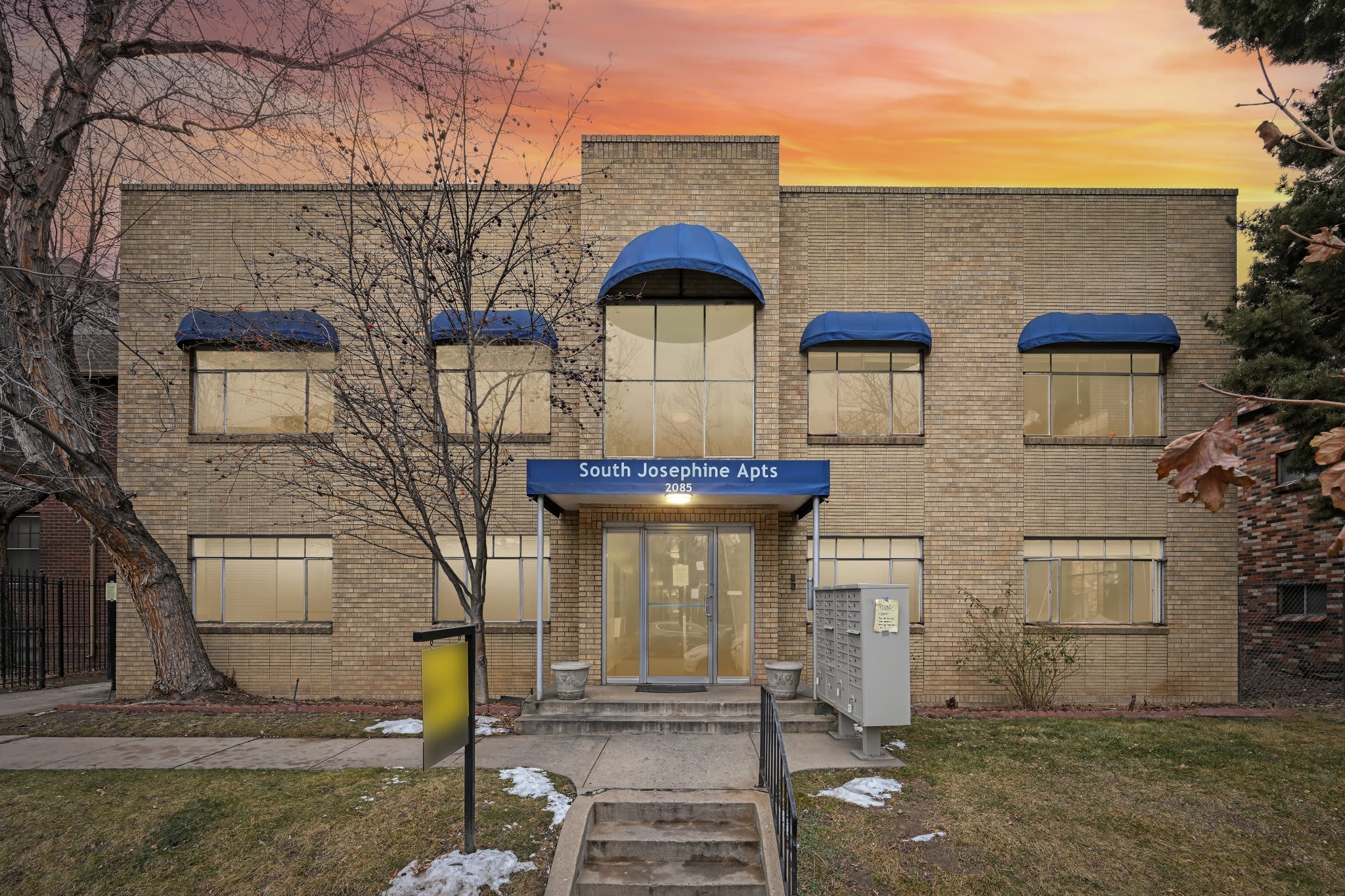 South Josephine Apartments – photo 1