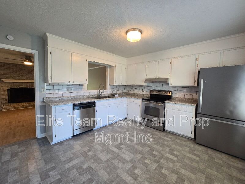 2021 Downey St – photo 4