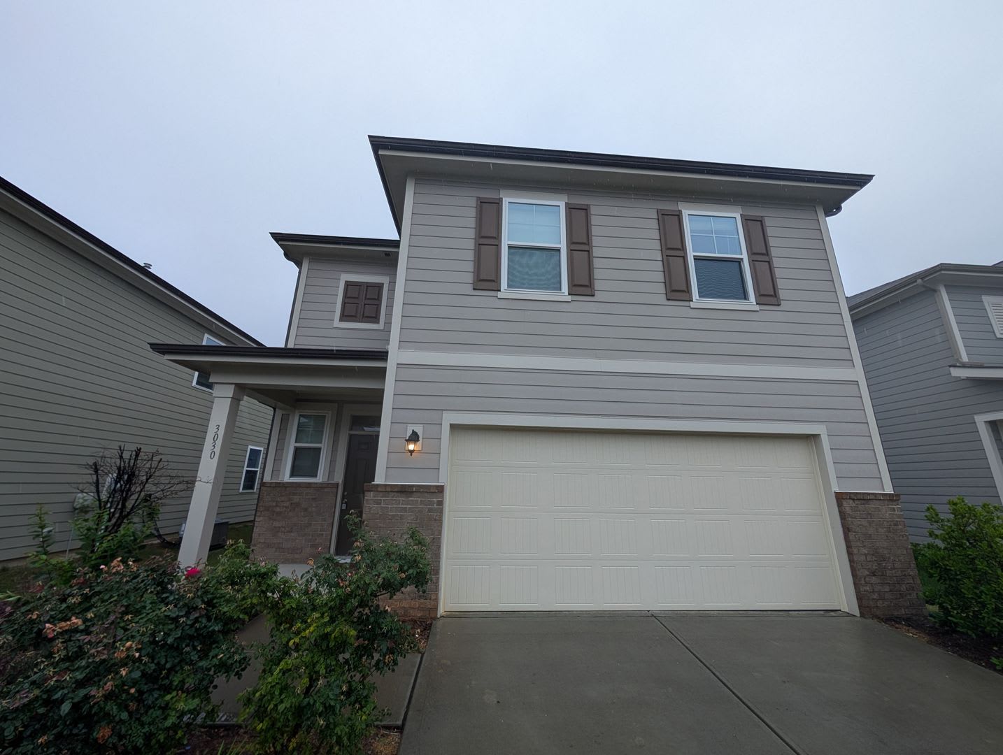 Room in 4 Bedroom Home at Eastcott Ave – photo 1
