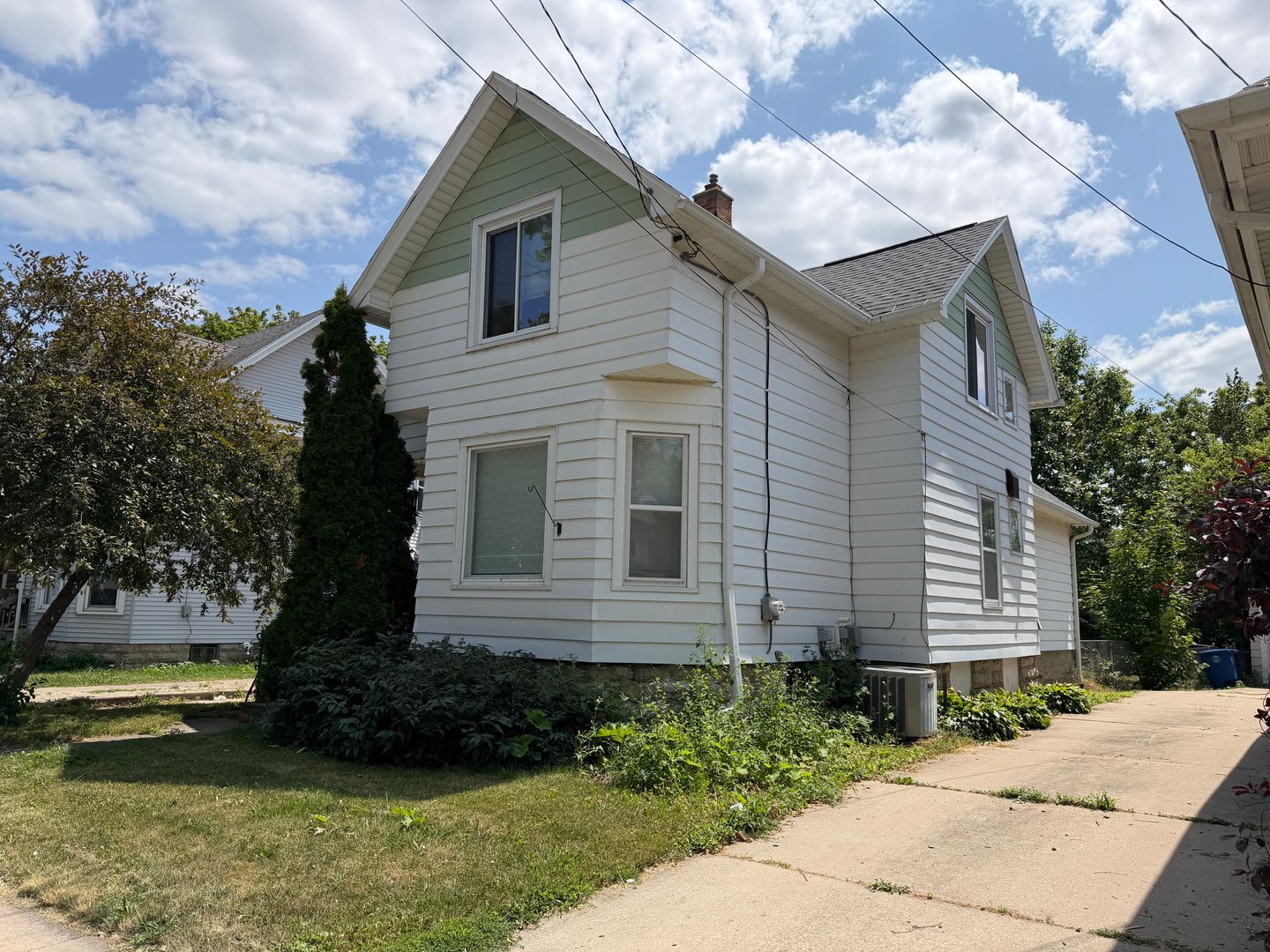 4 Bedroom House in Oshkosh – photo 5