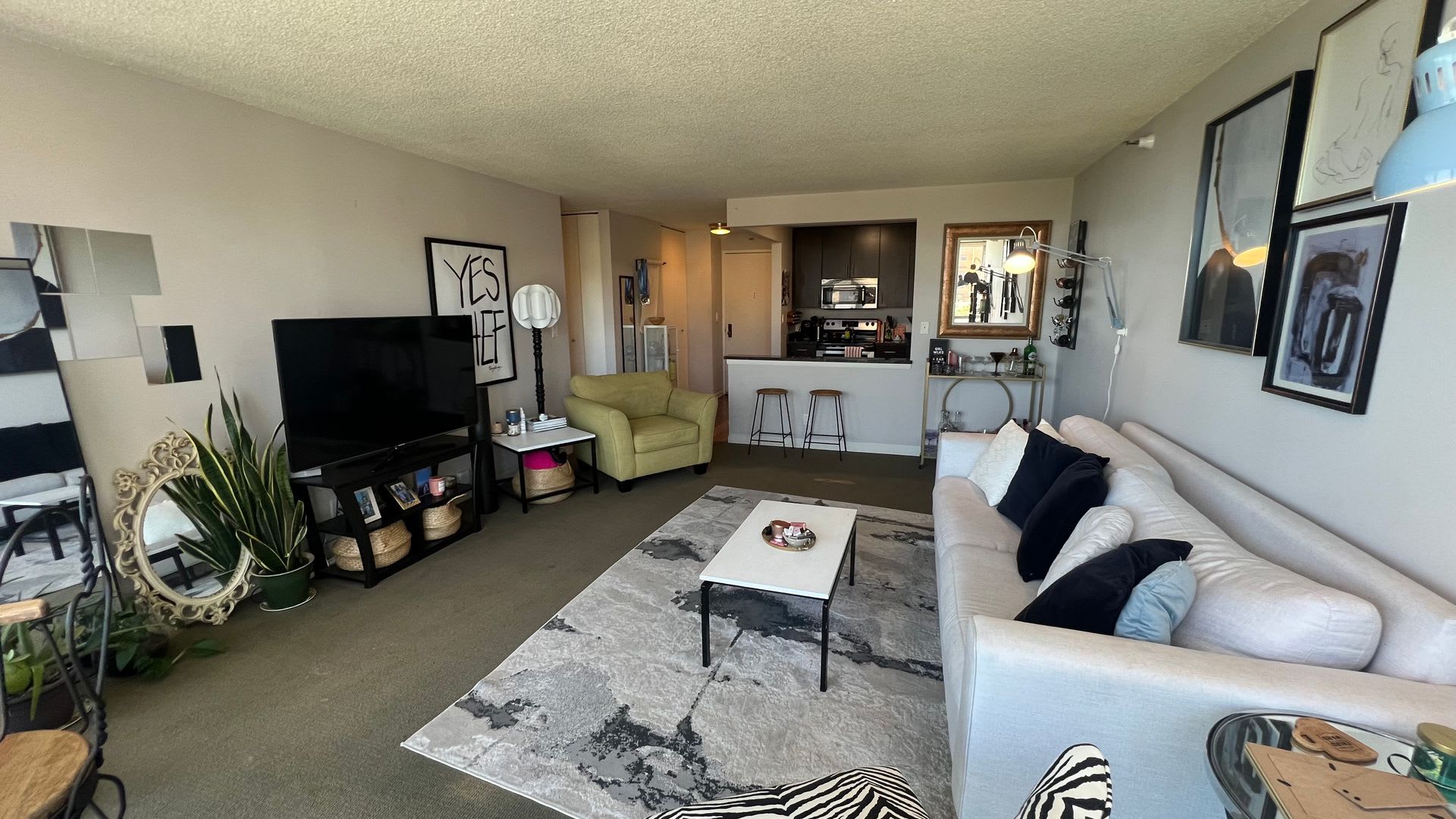 Luxury High-Rise Condo with Stunning Lake Michigan Views **$250 move in credit** – photo 5