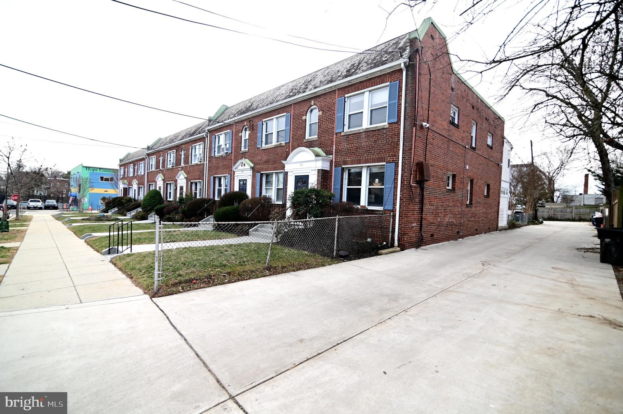 713 HAMLIN Street NE – photo 2