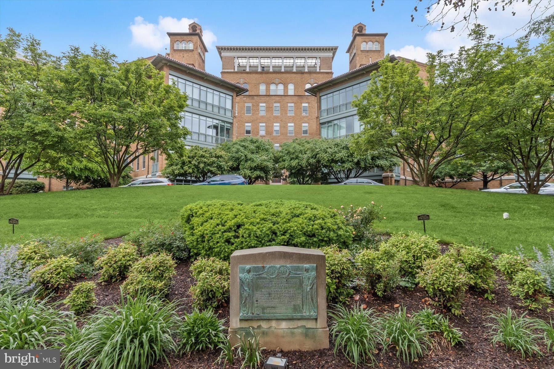 2425 L Street NW – photo 2