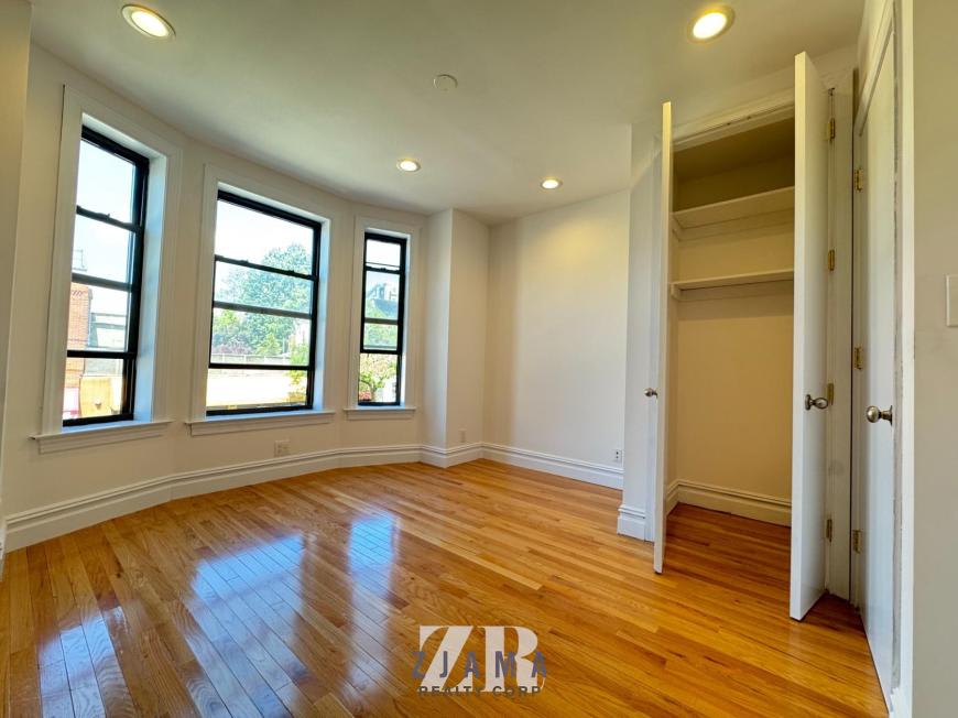 493 Seventh Avenue – photo 3