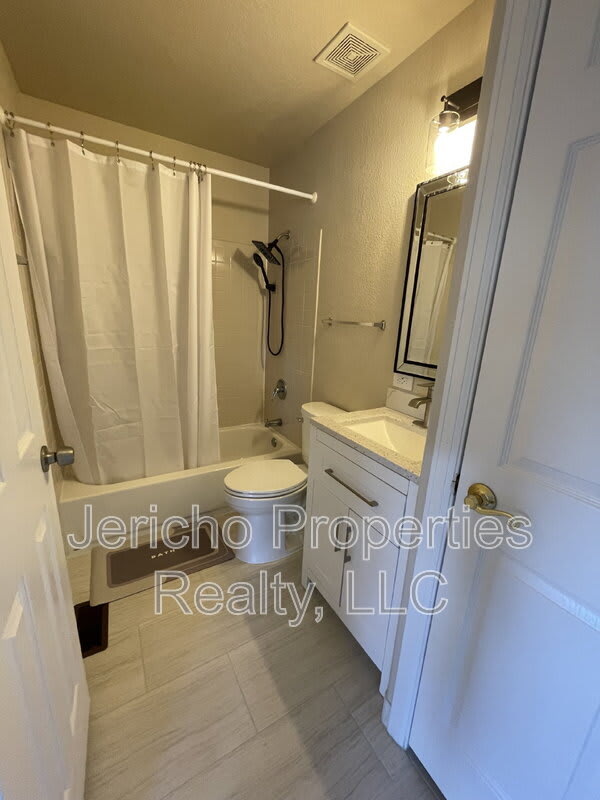 11880 Independence Avenue – photo 3