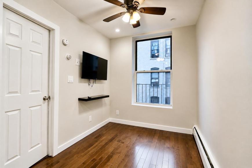386 Manhattan Avenue – photo 2