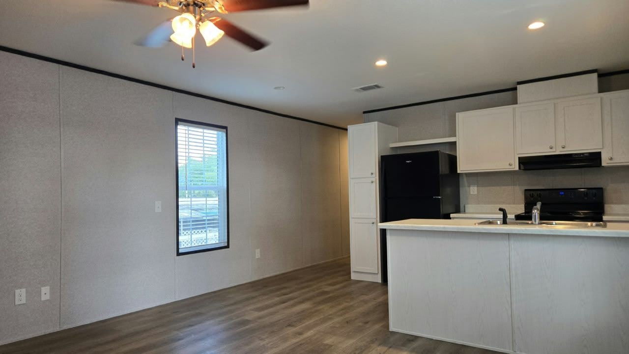 4401 Hitzing Ave – photo 2
