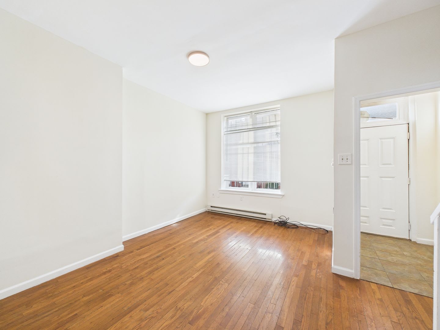 HUGE 3 BED 2 bath NEAR TEMPLE UNIVERSITY Available Now – photo 1