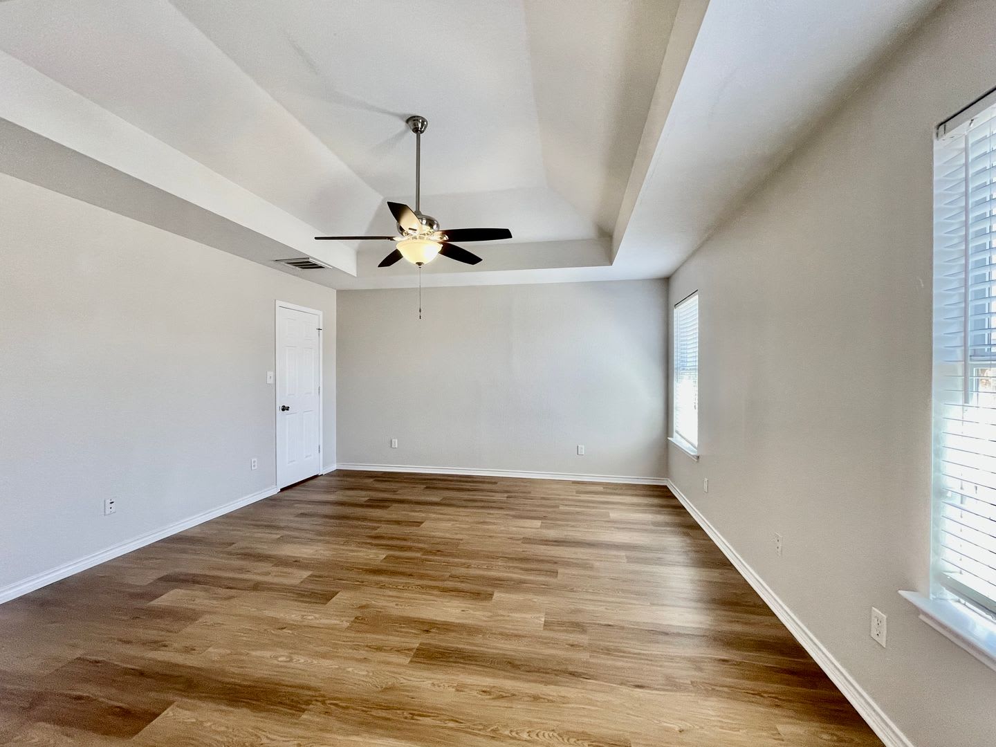 Spacious 3 Bedroom with a Fenced Yard and 2 Car Garage! – photo 2