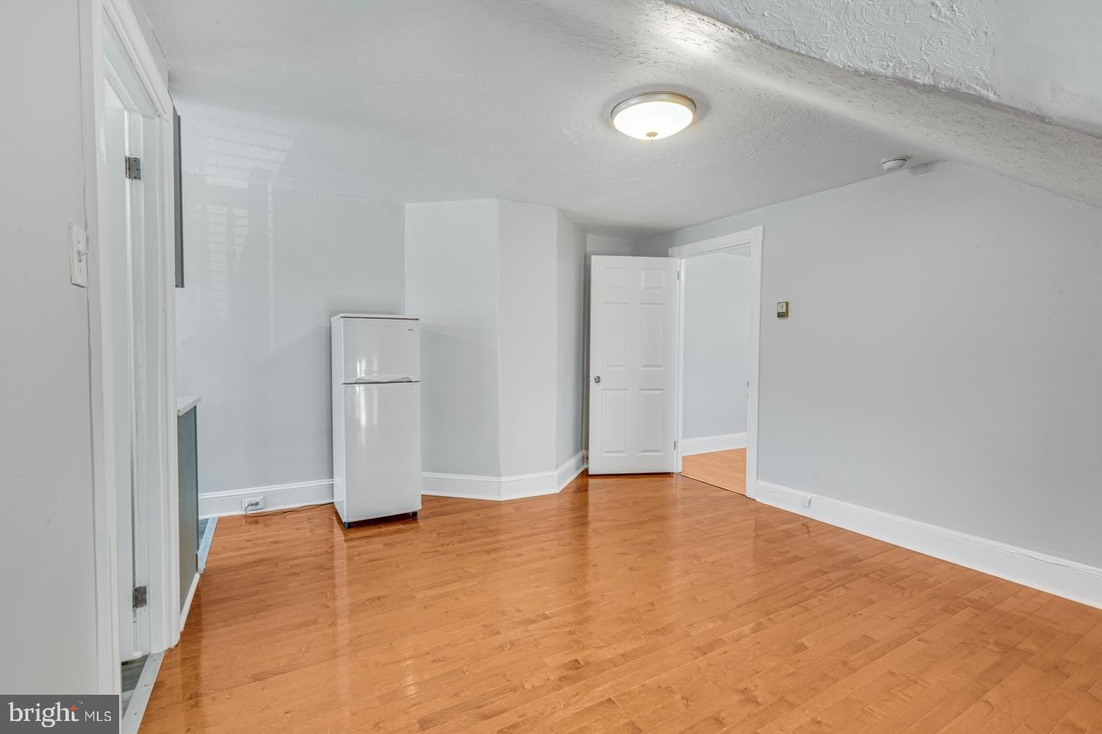 158 Montgomery Avenue – photo 4