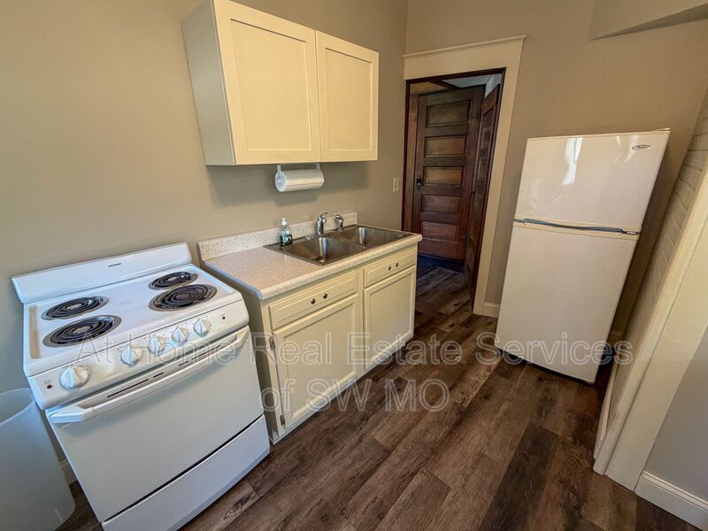 839 S Broadway Ave – photo 2