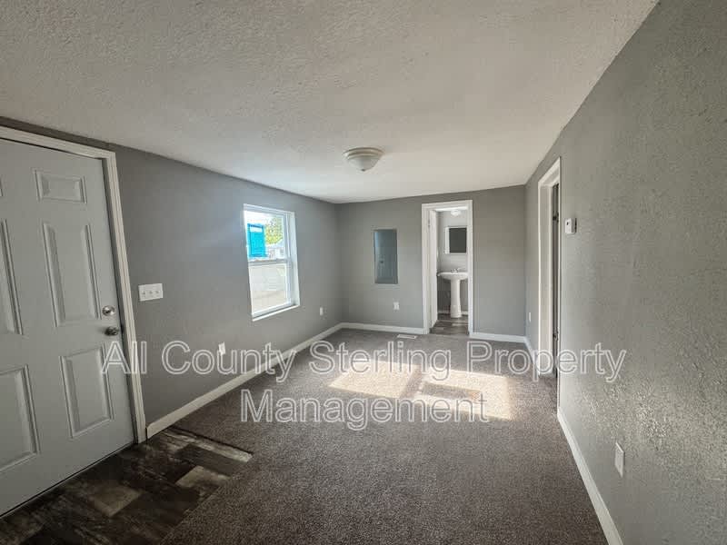 917 NE Aberdeen Ave – photo 4