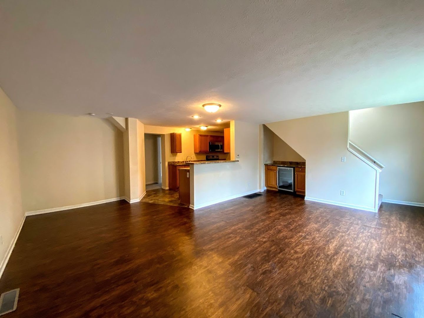 **AVAILABLE AUGUST 2027** 5 Bed 2 Bath House Downtown – photo 4