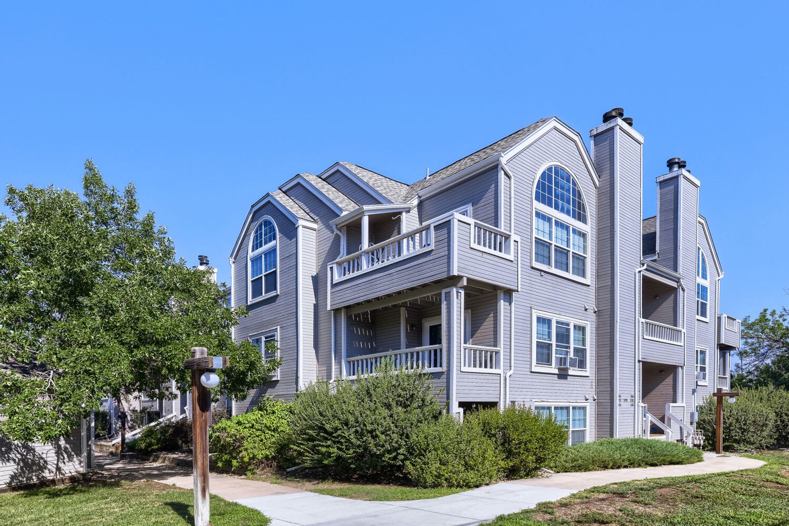 SPACIOUS & UPDATED 1BD/1BA Condo- Lakewood, CO! Available NOW! – photo 1