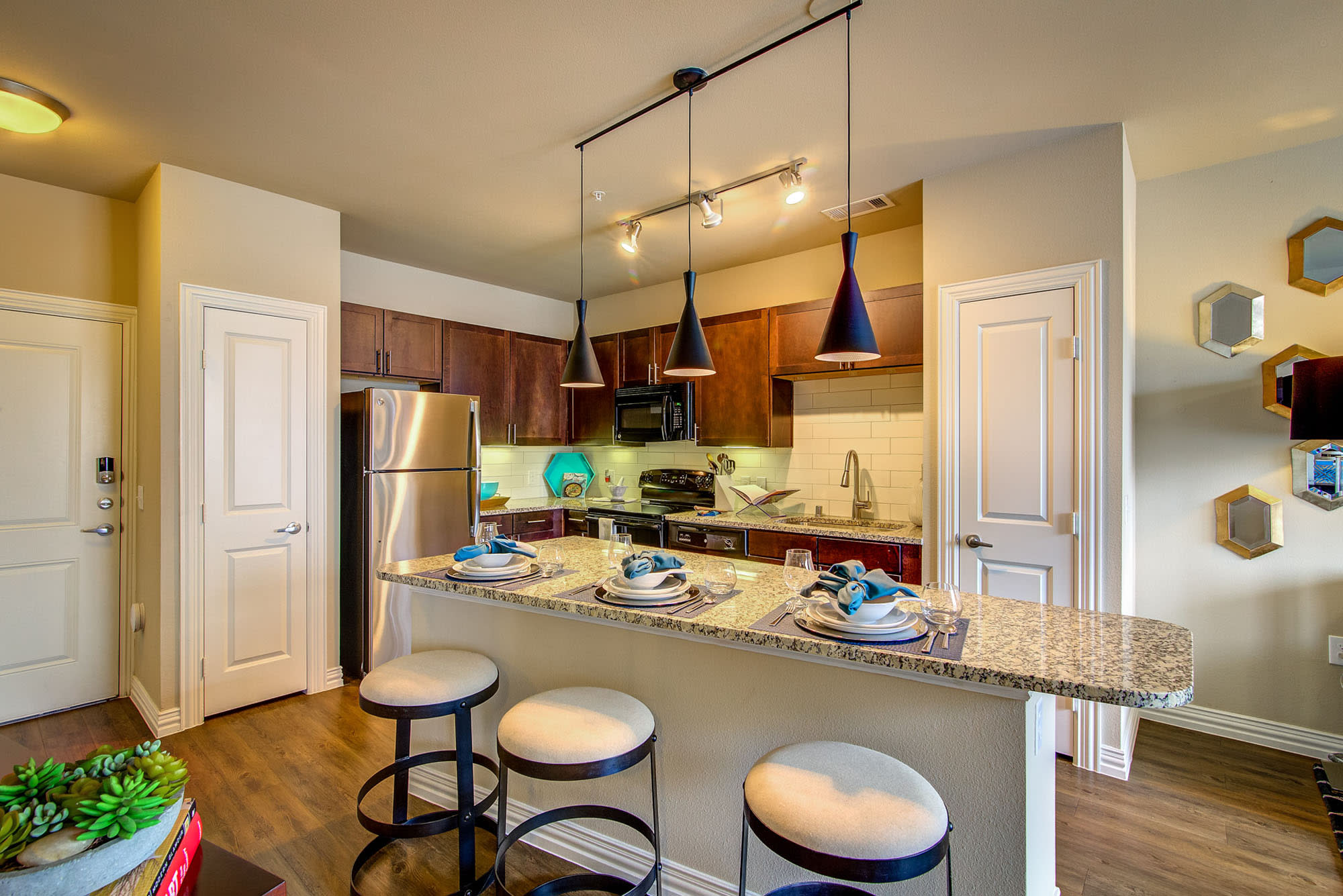 Keller Springs Crossing Apartments – photo 1