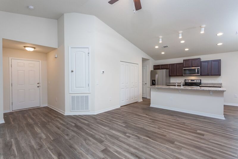5664 Peach Dr – photo 2