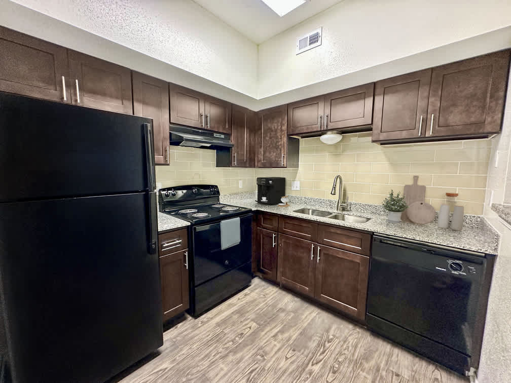 Sunrise Bluffs Apartment Homes – photo 2