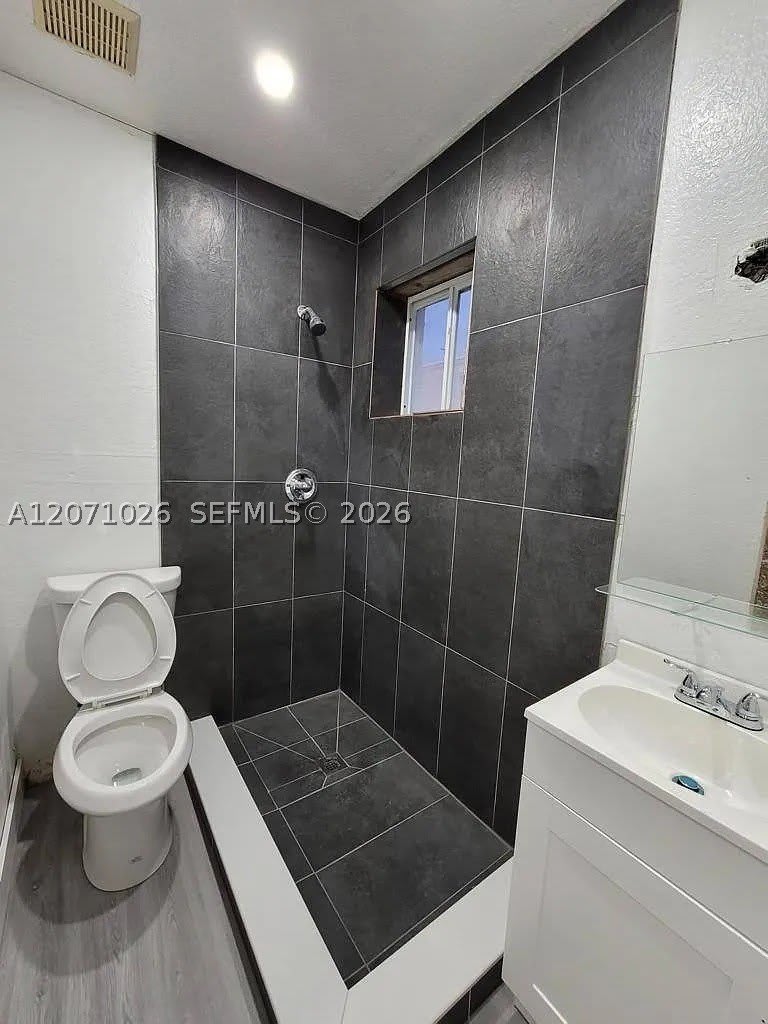 734 SW 4th St – photo 2