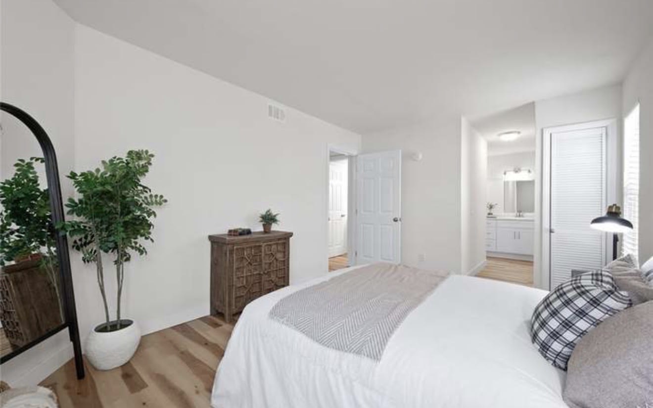 9030 Newport Ave Apt 13 – photo 3