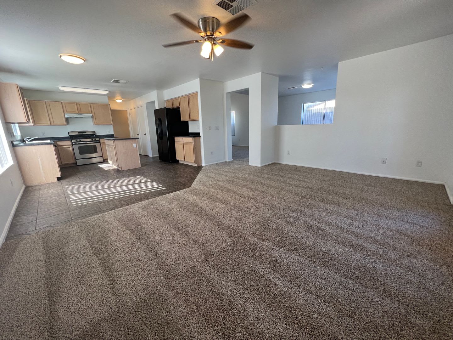 SPACE GALORE! 4 Bed/3 Bath w/Loft in Great Glendale Location – photo 3