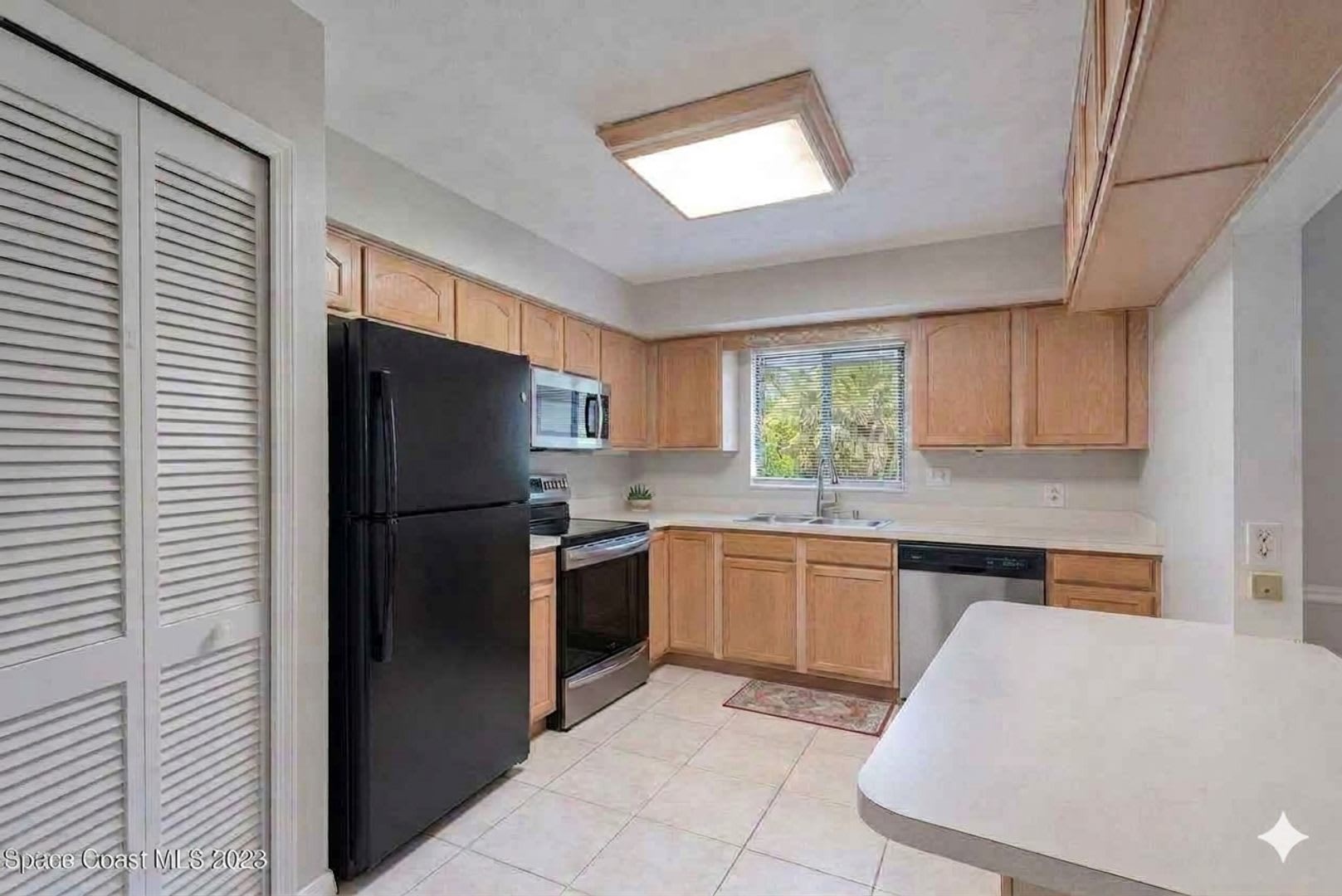 2620 REDWOOD AVE – photo 4