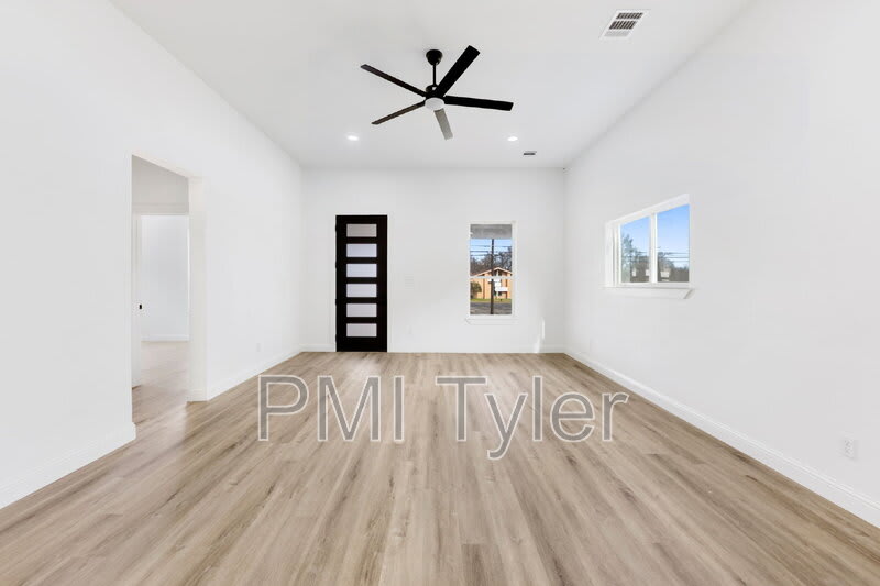 1269 Bonham Street – photo 5