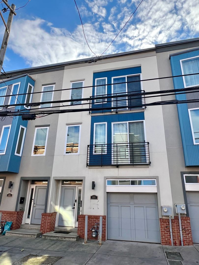 Gorgeous 3-Bedroom Townhome with One-Car Garage in Olde Kensington! Available mid-August! – photo 2