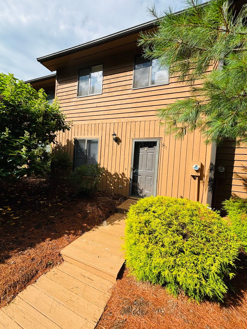 3 Bedroom 2.5 Bath Townhouse – photo 2
