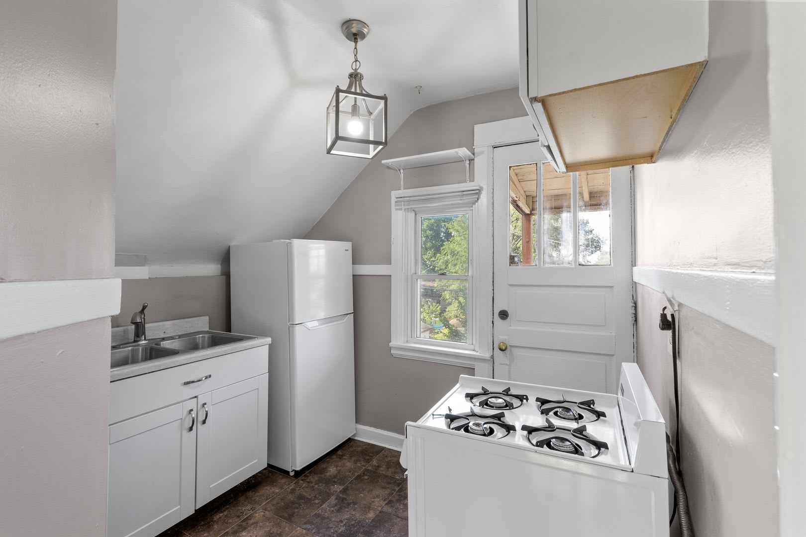 Charming 1 BR Upper Duplex in Heart of Northeast Minneapolis – photo 2