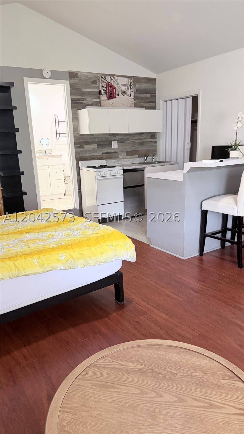 2633 NE 32nd St – photo 1