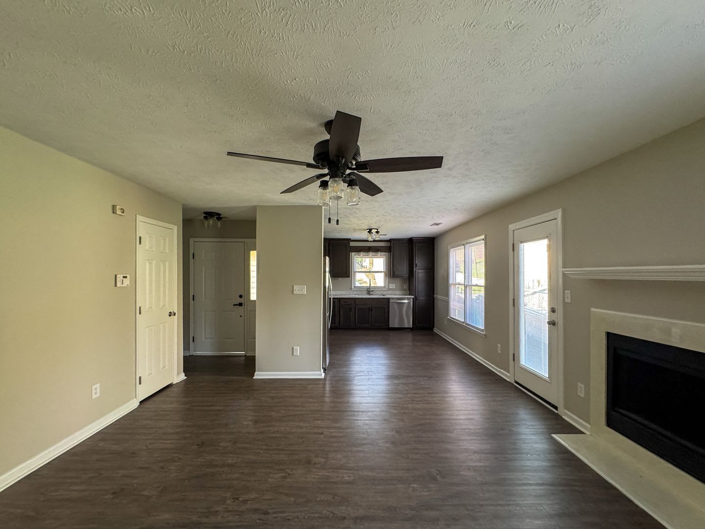 Charming 3 Bed 2 Bath Duplex in Gated Community – photo 3