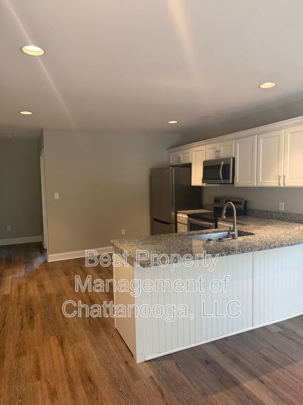 5325 Lee Ave – photo 3