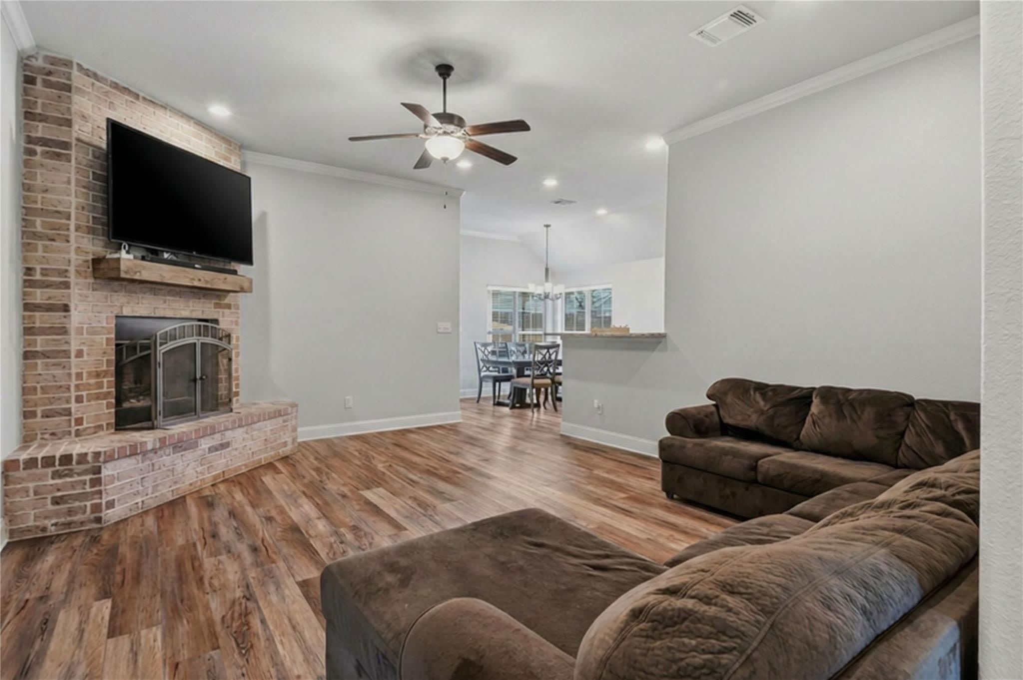 1412 Ascot Avenue – photo 4