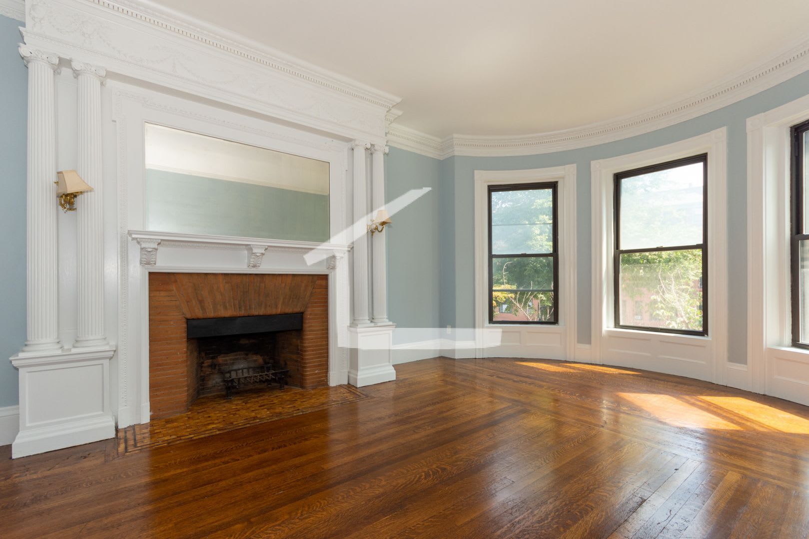 Nicely renovated 3 bed right next to Kenmore Square and BU! – photo 3