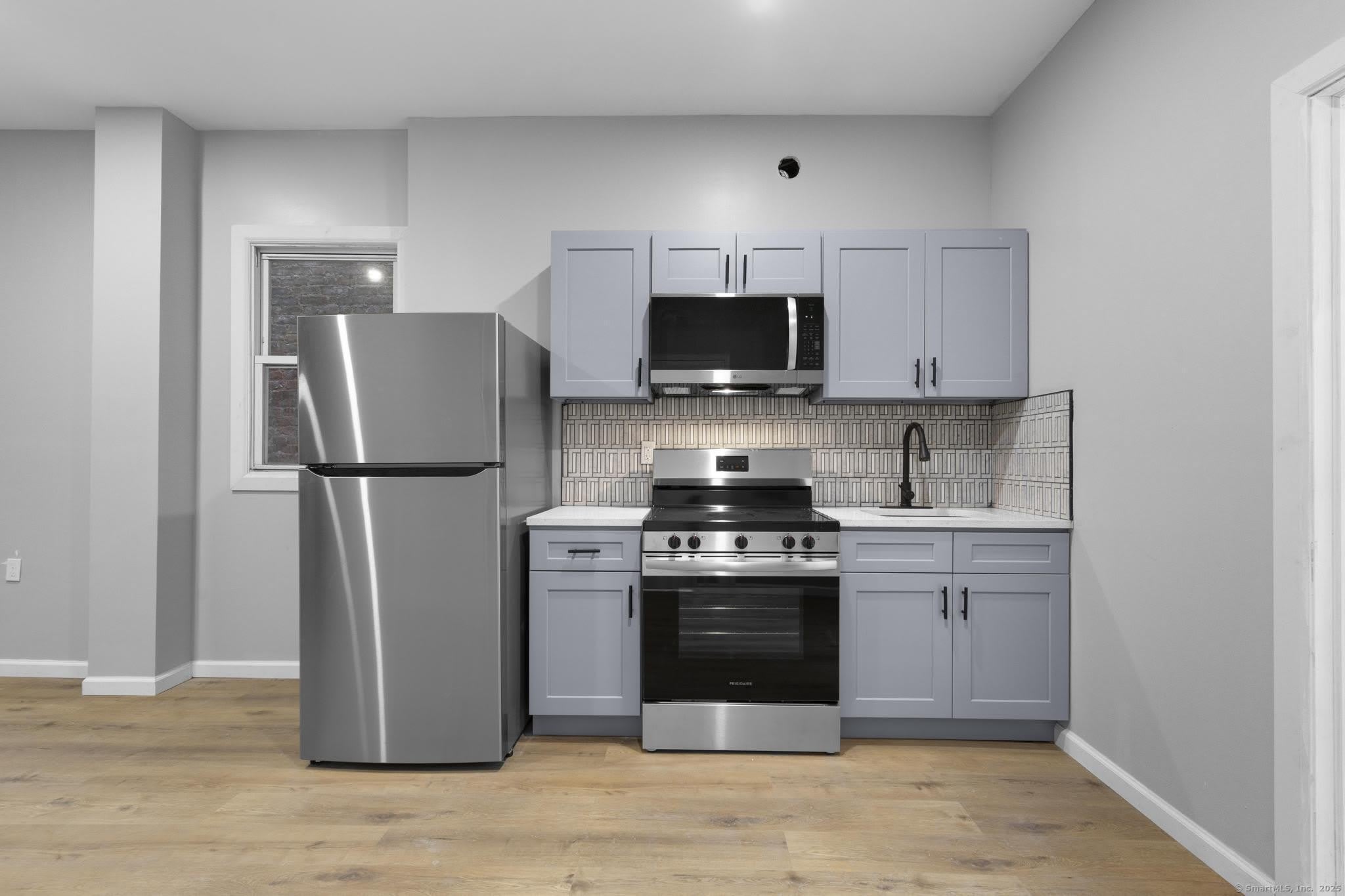 140 Grand Street – photo 3