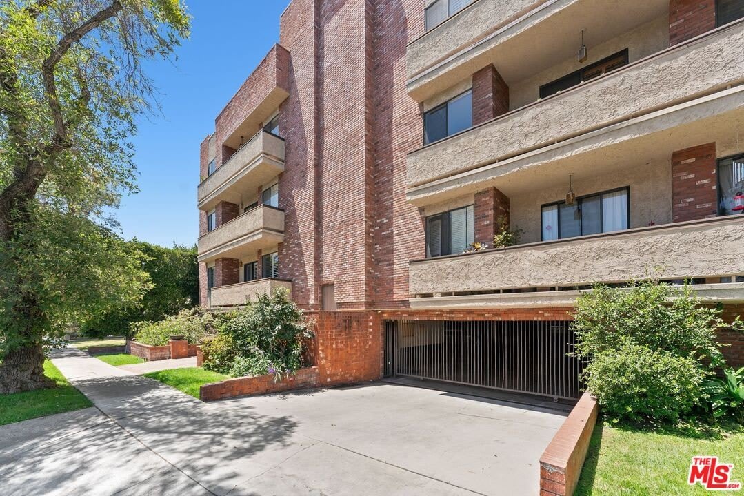 1315 Roxbury Dr – photo 4