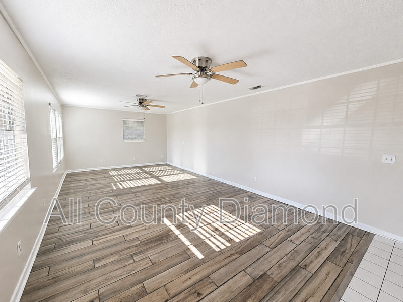 215 S Kimbrel Ave – photo 3