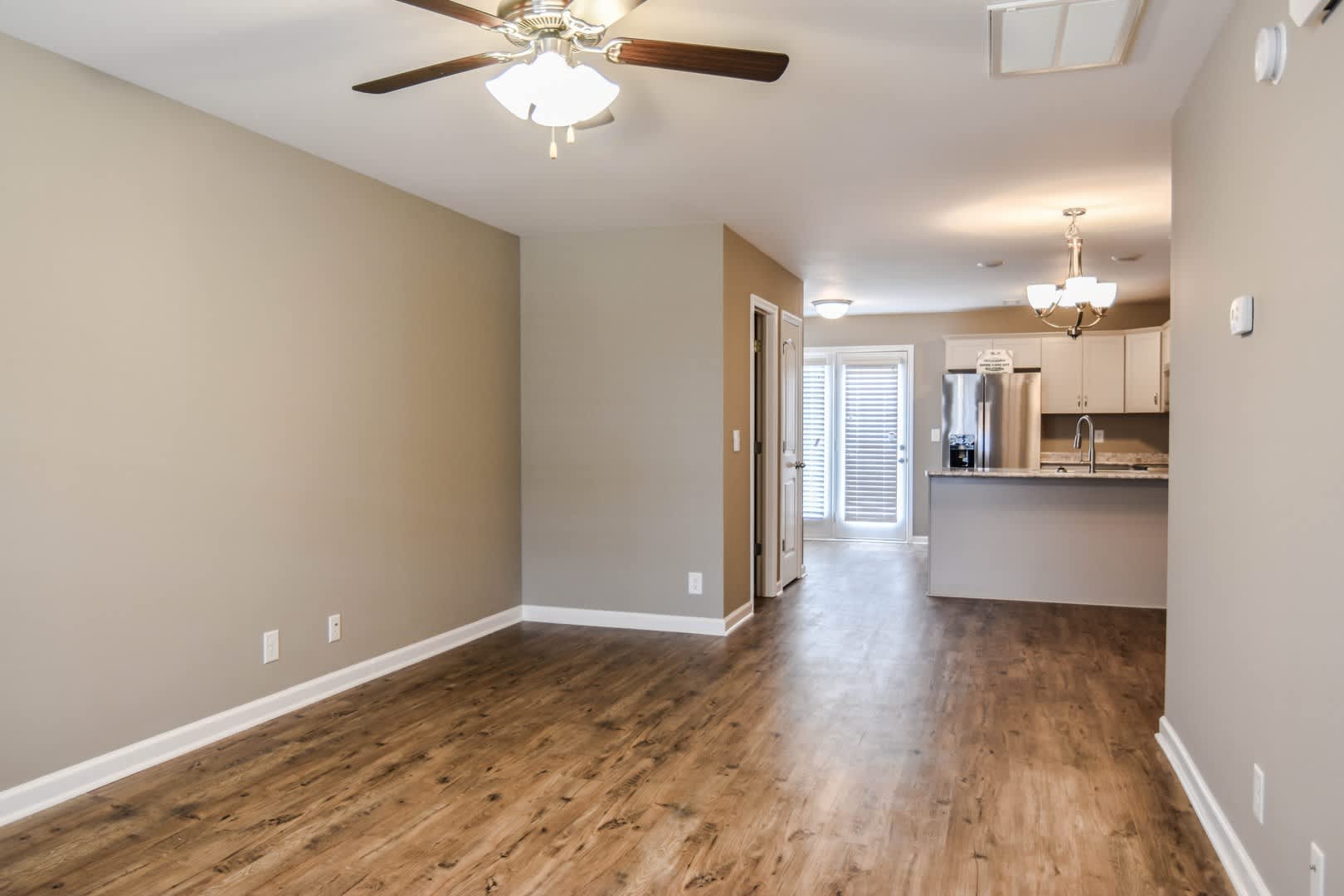 Two Bedroom in Governor's Crossing! – photo 4