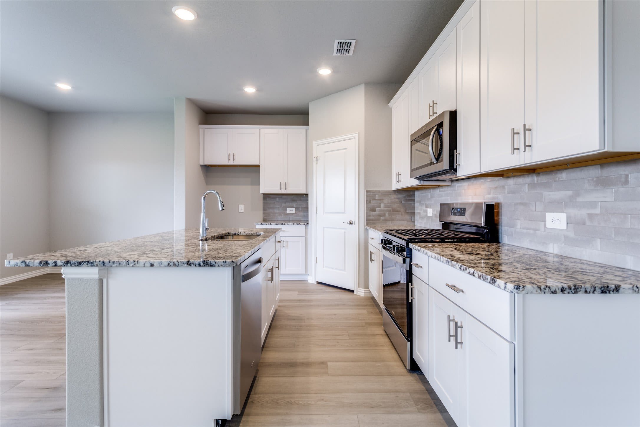 708 McKenna Drive – photo 4