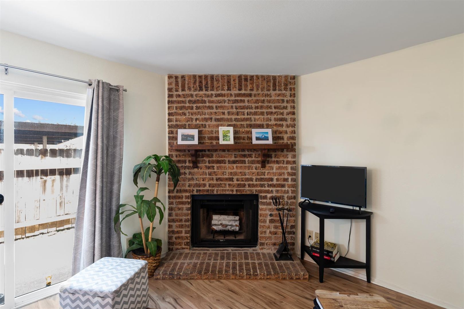 2 bedroom townhouse – photo 4