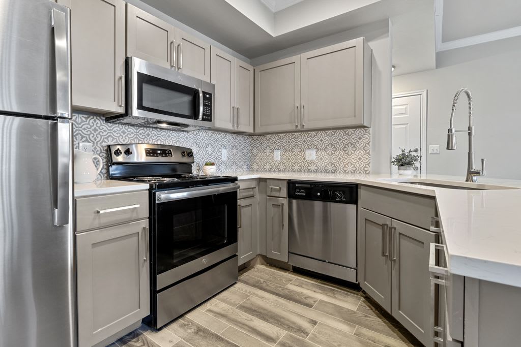 Charleston Apartment Homes – photo 2