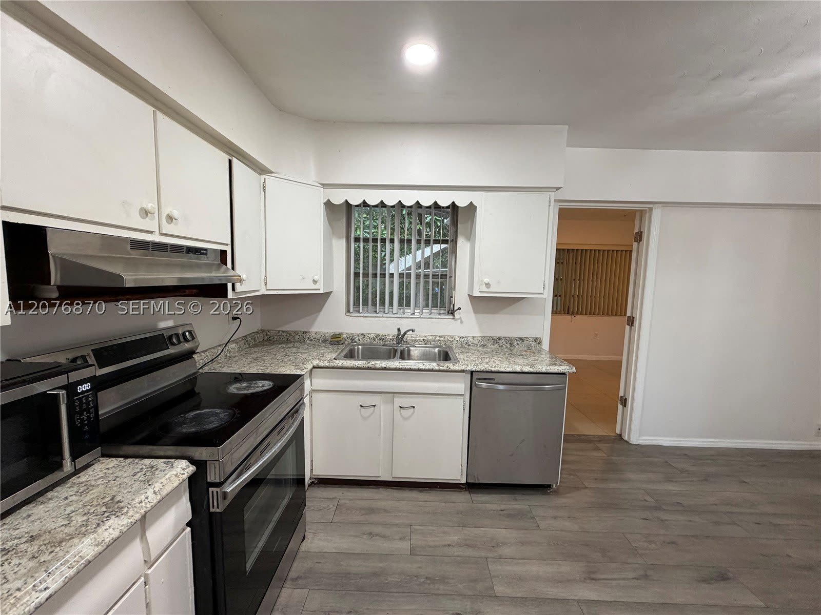 650 N 73Rd Ave – photo 3