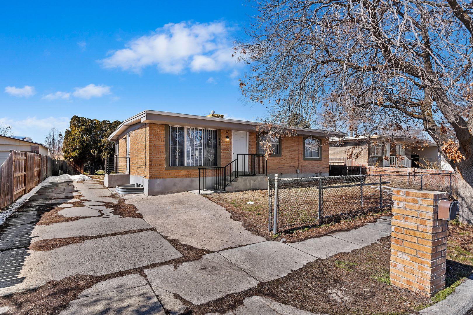 NO LEASING FEE + $300 OFF FIRST MONTH'S RENT! Updated 6 bedroom home is a must see!! – photo 3