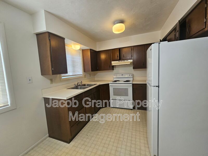 796 Whittier – photo 3